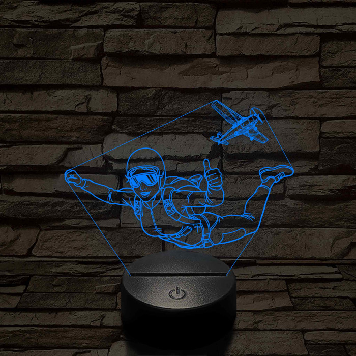 Ejtőernyős Nő 3D LED Lámpa – Egyedi Gravírozással, Műanyagtalpas