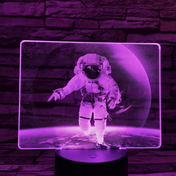 Űrsétaló Asztronauta 7 színű valósághű 3D led lámpa