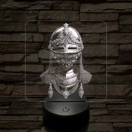Díszes rostélyos lovagi sisak 7 színű, valósághűen gravírozott 3D led lámpa